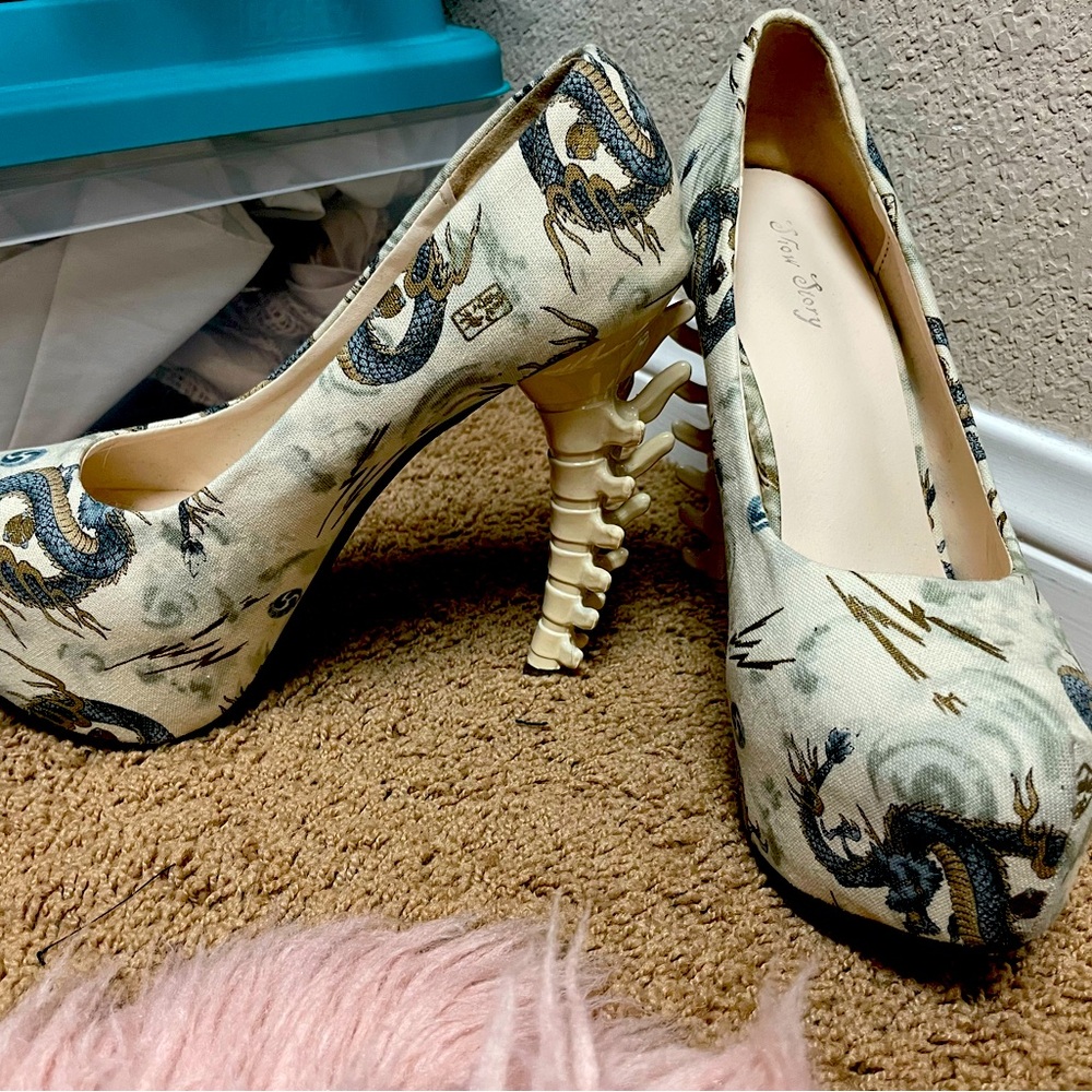 Show Story size 8 dragon heels size 8